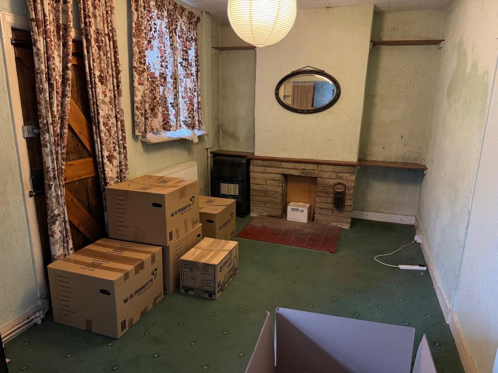 Lot: 106 - PERIOD COTTAGE FOR IMPROVEMENT - Living room 2